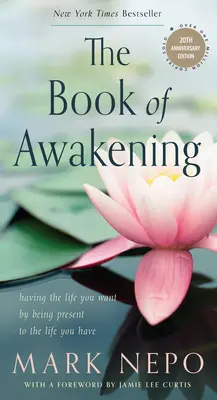 Le livre de l'éveil : Avoir la vie que vous voulez en étant présent à la vie que vous avez (édition du 20e anniversaire) - The Book of Awakening: Having the Life You Want by Being Present to the Life You Have (20th Anniversary Edition)