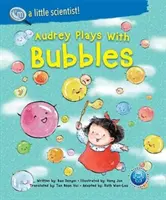 Audrey joue avec des bulles - Audrey Plays with Bubbles