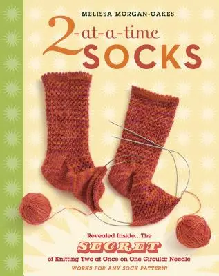 2-At-A-Time Socks : Révélées à l'intérieur . . le secret pour tricoter deux chaussettes en même temps sur une aiguille circulaire ; fonctionne pour n'importe quel modèle de chaussette&nbsp;! - 2-At-A-Time Socks: Revealed Inside. . . the Secret of Knitting Two at Once on One Circular Needle; Works for Any Sock Pattern!