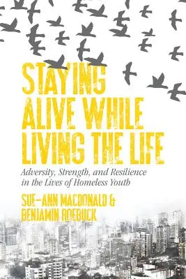 Rester en vie tout en vivant la vie : Adversité, force et résilience dans la vie des jeunes sans-abri - Staying Alive While Living the Life: Adversity, Strength, and Resilience in the Lives of Homeless Youth