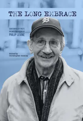 The Long Embrace : 21 poètes contemporains sur les longs poèmes de Philip Levine - The Long Embrace: 21 Contemporary Poets on the Long Poems of Philip Levine