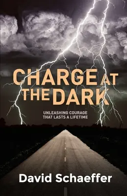 Chargez dans l'obscurité : Libérez un courage qui dure toute la vie - Charge at the Dark: Unleashing Courage That Lasts a Lifetime