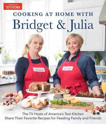 Cooking at Home with Bridget & Julia : The TV Hosts of America's Test Kitchen Share Their Favorite Recipes for Feeding Family and Friends (Cuisiner à la maison avec Bridget et Julia : les animatrices de l'émission America's Test Kitchen partagent leurs recettes préférées pour nourrir la famille et l - Cooking at Home with Bridget & Julia: The TV Hosts of America's Test Kitchen Share Their Favorite Recipes for Feeding Family and Friends