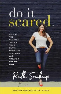 Faites-le avec peur : Trouver le courage d'affronter ses peurs, de surmonter l'adversité et de créer une vie que l'on aime - Do It Scared: Finding the Courage to Face Your Fears, Overcome Adversity, and Create a Life You Love