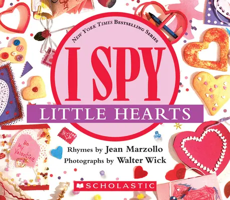 J'espionne les petits cœurs (avec feuille d'aluminium) : Un livre de devinettes en images - I Spy Little Hearts (with Foil): A Book of Picture Riddles