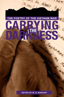 Porter les ténèbres : La poésie de la guerre du Vietnam - Carrying the Darkness: The Poetry of the Vietnam War