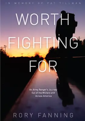 Un combat qui vaut la peine d'être mené : Le voyage d'un Ranger de l'armée hors de l'armée et à travers l'Amérique - Worth Fighting for: An Army Ranger's Journey Out of the Military and Across America
