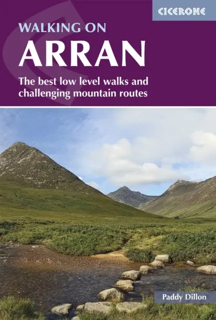 Marcher sur Arran - Les meilleures promenades de faible niveau et les itinéraires de montagne les plus exigeants, y compris le chemin côtier d'Arran. - Walking on Arran - The best low level walks and challenging mountain routes, including the Arran Coastal Way