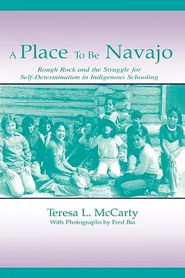 Une place pour être Navajo : Rough Rock et la lutte pour l'autodétermination dans l'enseignement indigène - A Place to Be Navajo: Rough Rock and the Struggle for Self-Determination in Indigenous Schooling